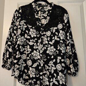 Womens NWOT White House Black Market Black and white blouse size XS